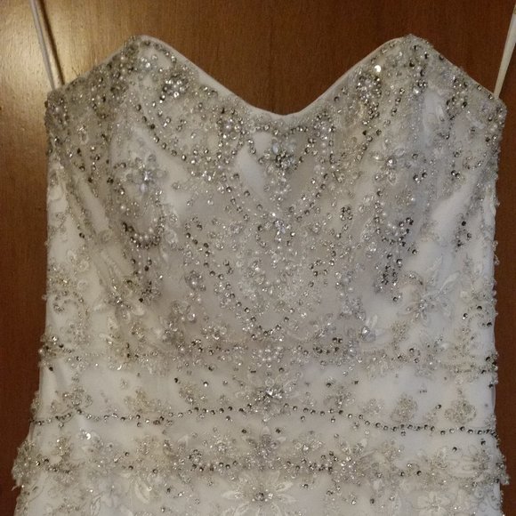 Diamond White Wedding Dress Size 10 Never Worn Excellent Condition - Picture 5 of 17
